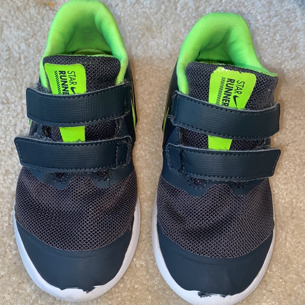 NIKES - Picture 2 of 5